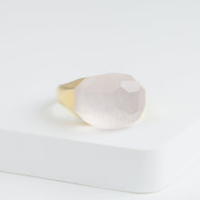 Load image into Gallery viewer, Mini rock faceted round rose quartz ring