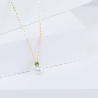 Baby white pearl emerald necklace