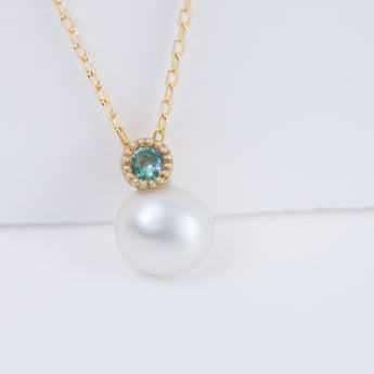 Baby white pearl emerald necklace