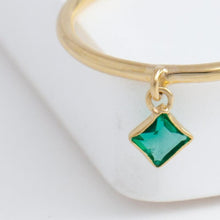Load image into Gallery viewer, Swinging square emerald ring
