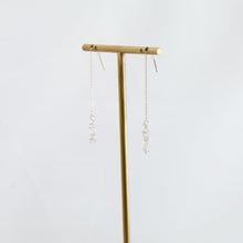 Load image into Gallery viewer, Sazare pearl chain drop earrings
