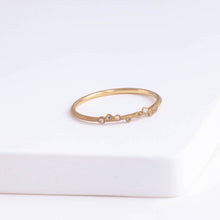 Load image into Gallery viewer, Spread eight diamonds ring