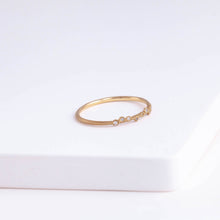 Load image into Gallery viewer, Spread eight diamonds ring
