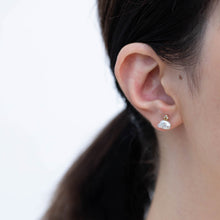 Load image into Gallery viewer, Ballon white pearl stud