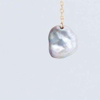 Kidney black pearl drop earrings