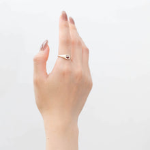 Load image into Gallery viewer, Small happy face signet ring