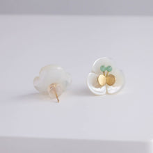 Load image into Gallery viewer, Plum flower emerald butterfly earrings