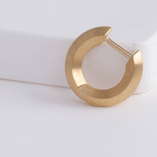 Load image into Gallery viewer, Shape round earring