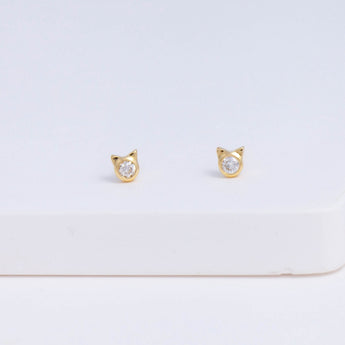 Cat diamond stud