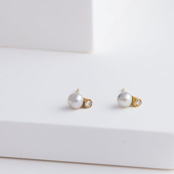 Baby Akoya pearl single pearl diamond studs - Kolekto