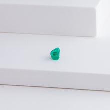 Load image into Gallery viewer, Rough stone emerald stud - Kolekto