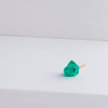 Load image into Gallery viewer, Rough stone emerald stud - Kolekto