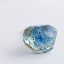Load image into Gallery viewer, Rough stone sapphire stud - Kolekto