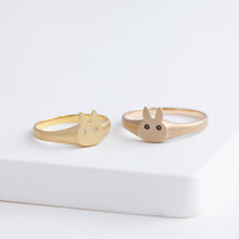 Load image into Gallery viewer, Bunny black diamond signet ring
