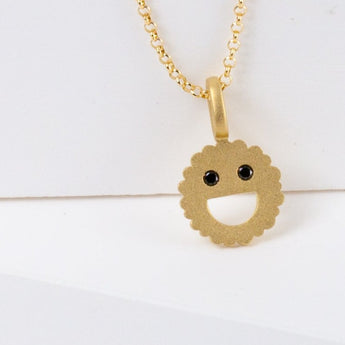 Dreamy smile pendant necklace