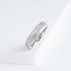 Lucia Mukuri 5mm PT with three diamond