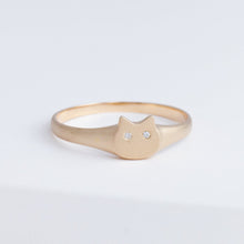 Load image into Gallery viewer, White diamond cat signet ring

