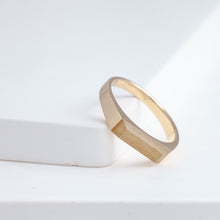 Load image into Gallery viewer, Rutilated quartz signet ring

