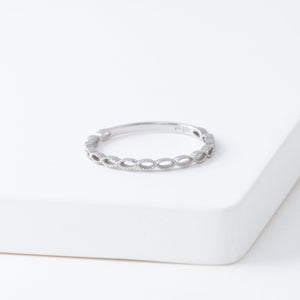 Repeat small oval ring - white gold