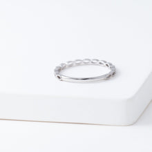 Load image into Gallery viewer, Repeat small oval ring - white gold
