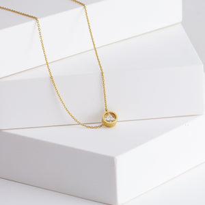 Position yellow gold round frame triangle diamond necklace (No. 2717)