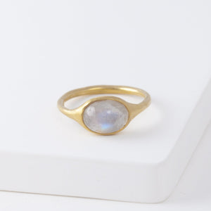 Maxi Yui moonstone ring