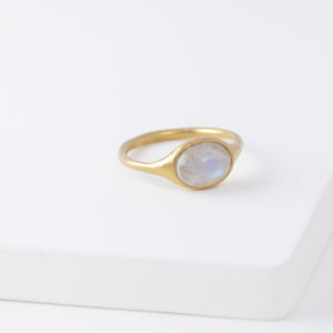 Maxi Yui moonstone ring