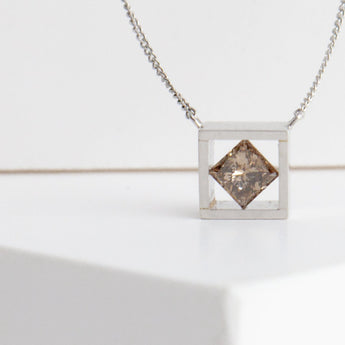 Position platinum brown diamond necklace (No. 2734)