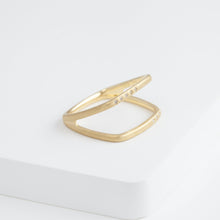 Load image into Gallery viewer, Syami frame ring with diamond
