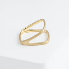 Load image into Gallery viewer, Syami frame ring with diamond
