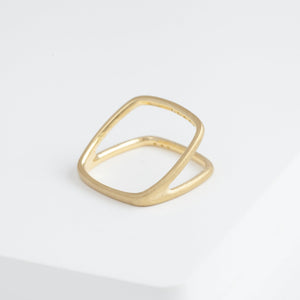 Syami frame ring with diamond