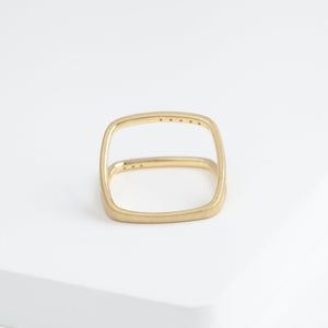 Syami frame ring with diamond