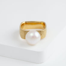 Load image into Gallery viewer, Syami ring with one-of-a-kind pearl

