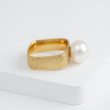 Load image into Gallery viewer, Syami ring with one-of-a-kind pearl
