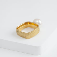 Load image into Gallery viewer, Syami ring with one-of-a-kind pearl

