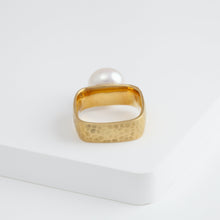 Load image into Gallery viewer, Syami ring with one-of-a-kind pearl
