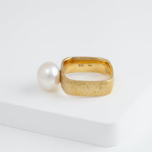 Load image into Gallery viewer, Syami ring with one-of-a-kind pearl
