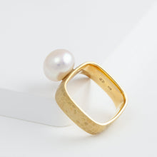 Load image into Gallery viewer, Syami ring with one-of-a-kind pearl
