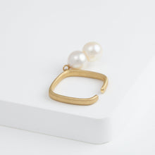 Load image into Gallery viewer, Syami hanging double akoya pearl ear cuff
