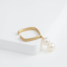 Load image into Gallery viewer, Syami hanging double akoya pearl ear cuff

