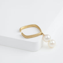 Load image into Gallery viewer, Syami hanging double akoya pearl ear cuff
