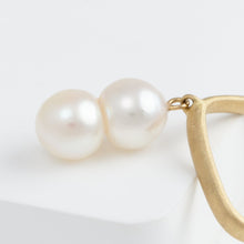 Load image into Gallery viewer, Syami hanging double akoya pearl ear cuff
