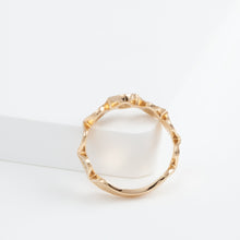Load image into Gallery viewer, Leaf milgrain rose gold ring with diamond
