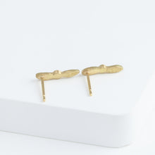 Load image into Gallery viewer, Bloom blue sapphire stud
