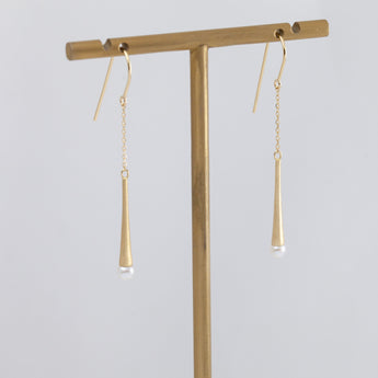 Raindrop pearl hook earrings