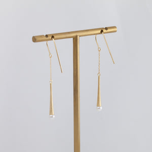 Raindrop pearl hook earrings