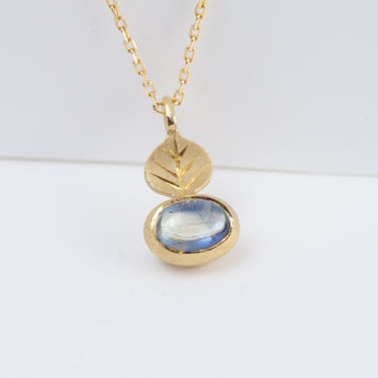 Leaf one-of-a-kind bicolor sapphire necklace