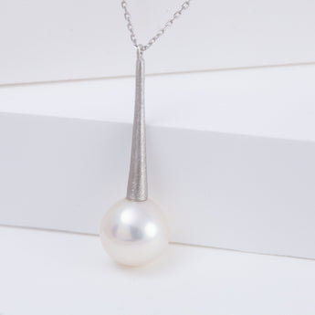 Raindrop one-of-a-kind pearl platinum necklace