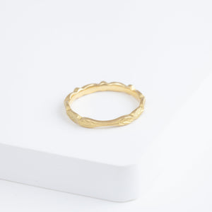 Bloom ring with diamond