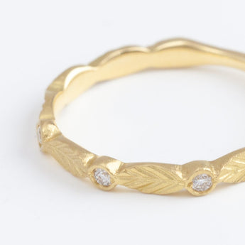 Bloom ring with diamond